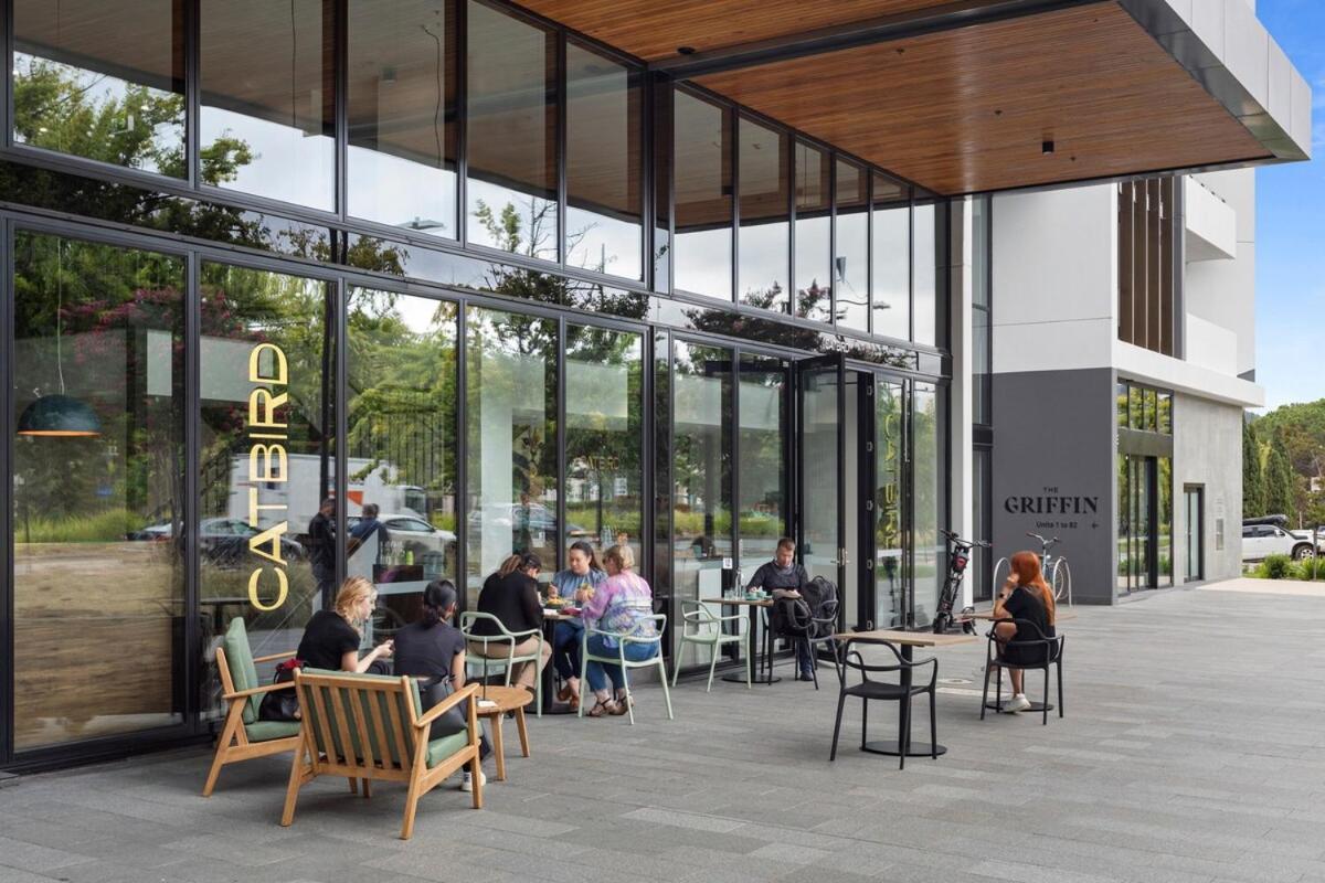 Apartment Perfect Location With 5 Star Amenities Canberra
