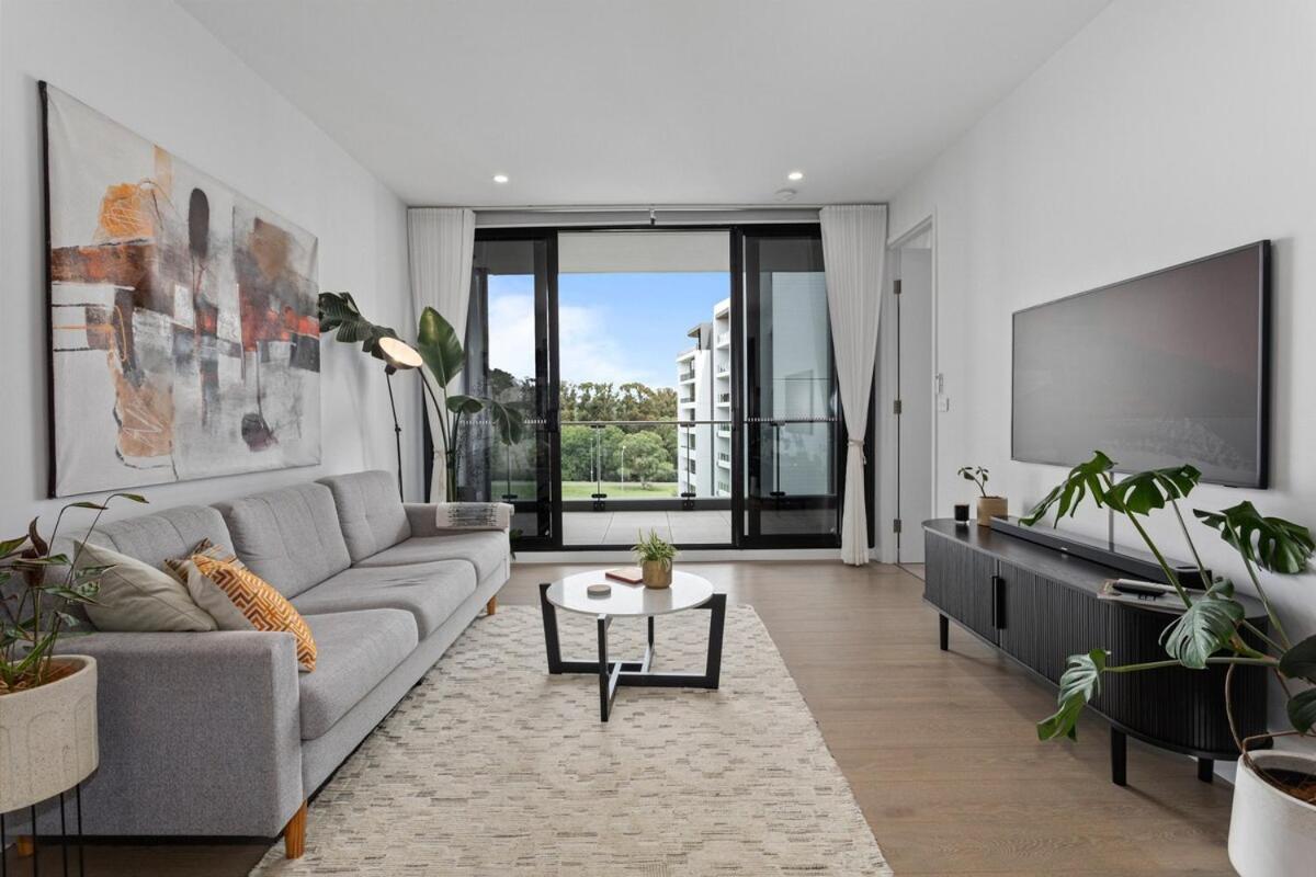 Perfect Location With 5 Star Amenities Apartment Canberra
