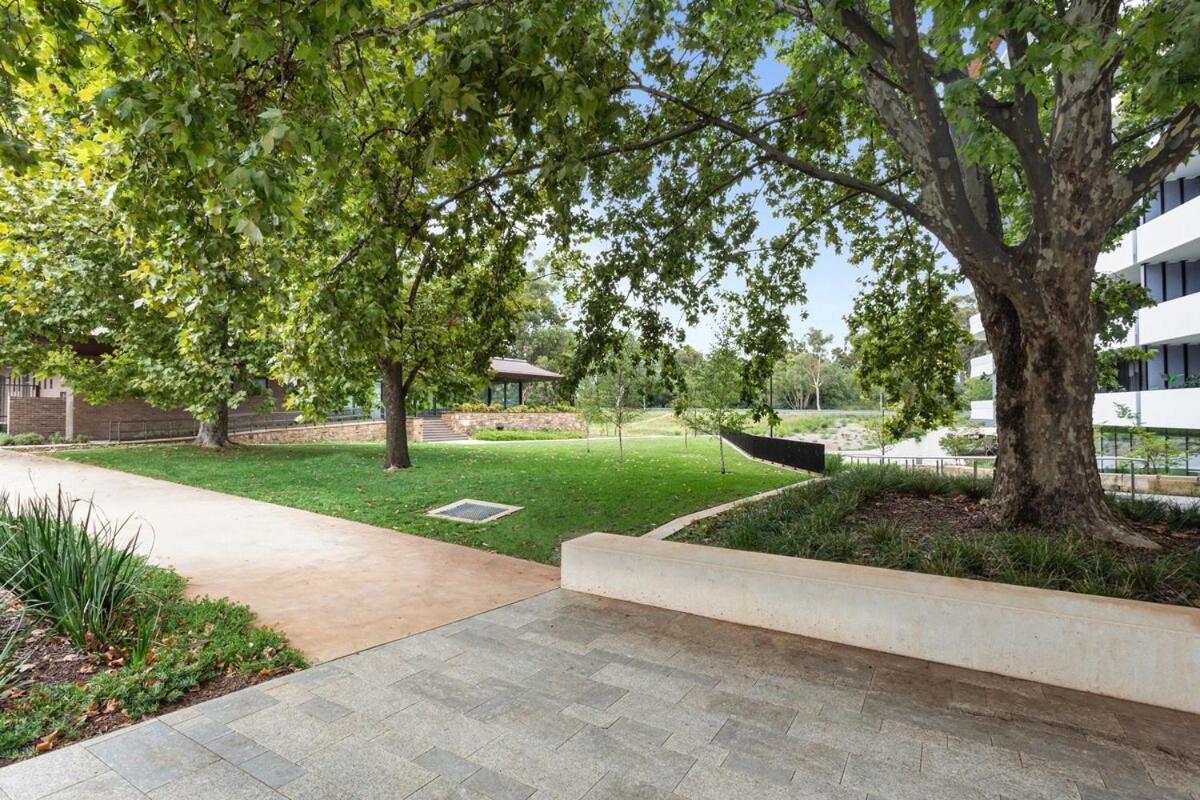 Perfect Location With 5 Star Amenities * Canberra