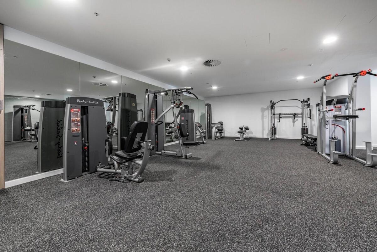 Perfect Location With 5 Star Amenities Apartment